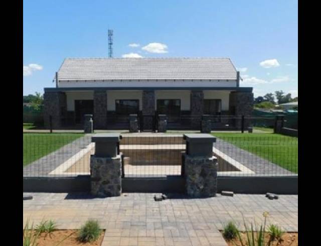 2 BEDROOM PROPERTY TO RENT IN GLEN MARAIS